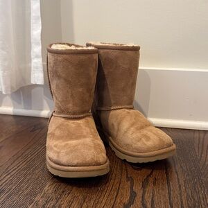 UGG Classic Suede Boots in Chestnut